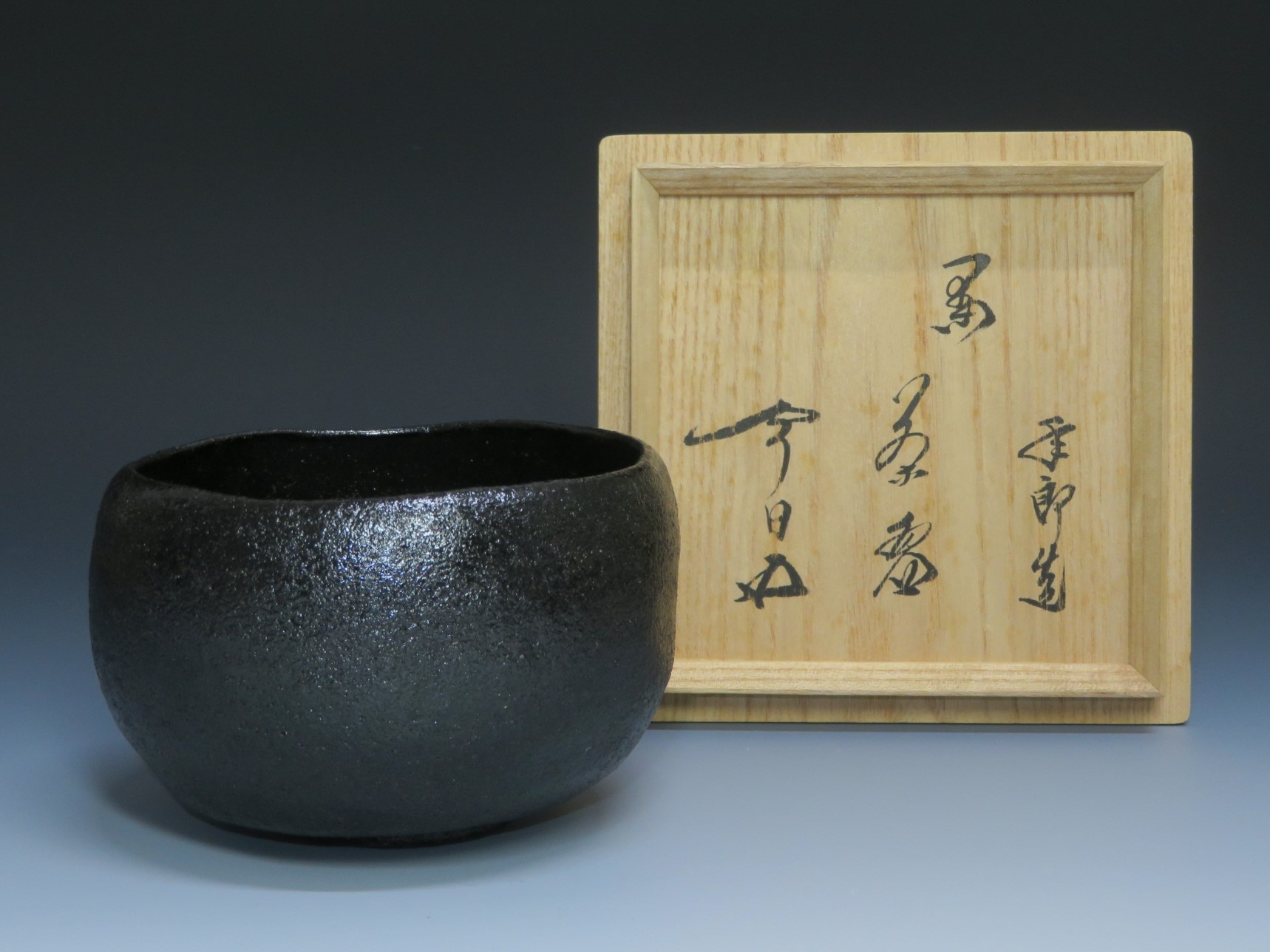 箱書きの見方とは？種類や古美術品の価値を見極めるポイントを解説