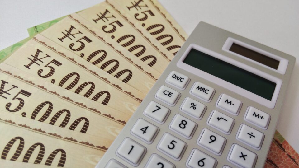 贈答品の売却額に対して税金を計算する電卓