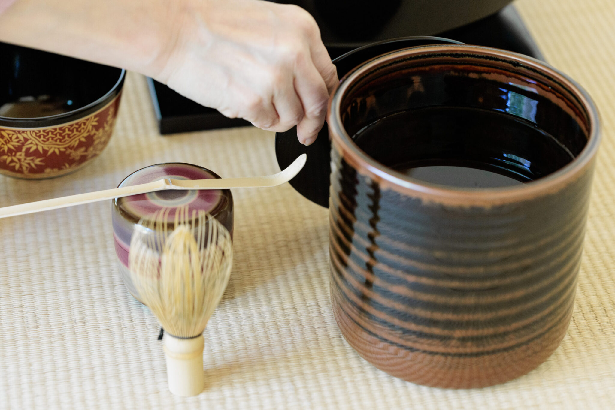 茶道における水指とは？正しい使い方や手入れ方法を初心者向けに解説 骨董品・茶道具の全国出張買取｜三居美術